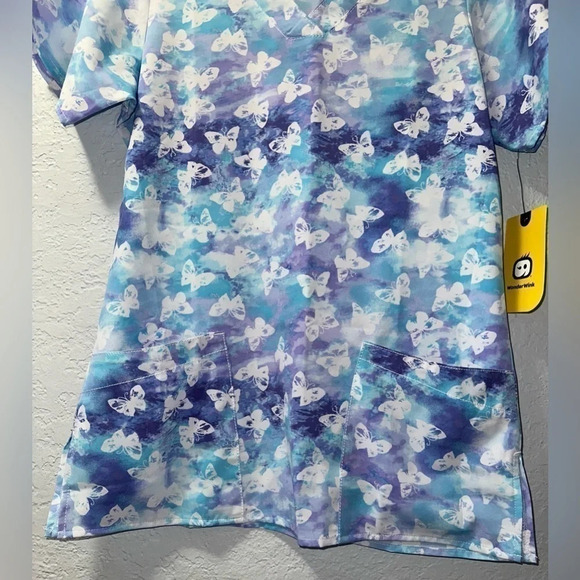 WonderWink Butterfly Scrub Top (NWT) - Picture 7 of 9